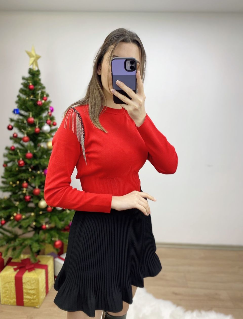 Kırmızı Zincirli Bluz