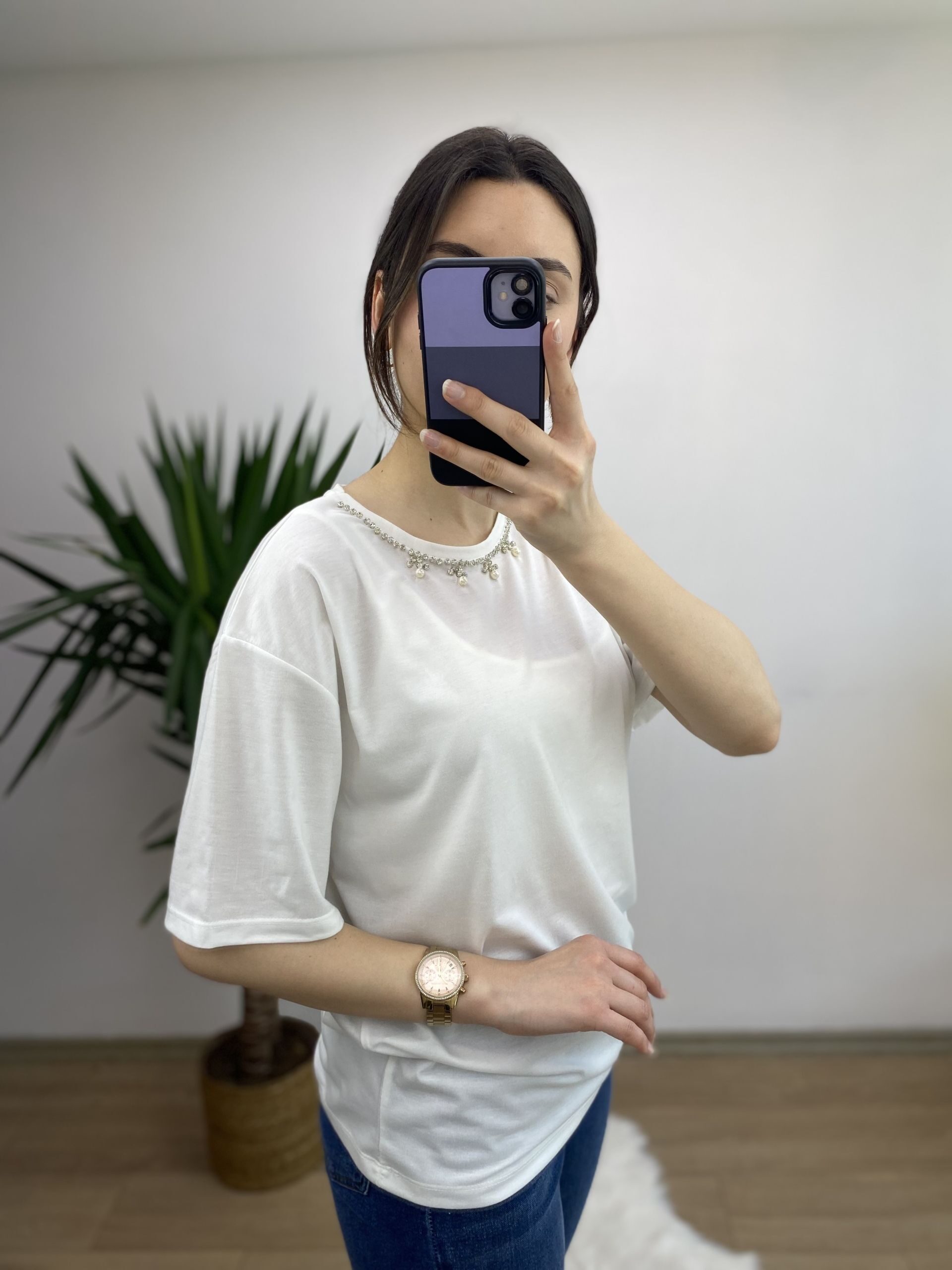 Beyaz Boynu Taşlı Marka Model T-shirt - Görsel 2