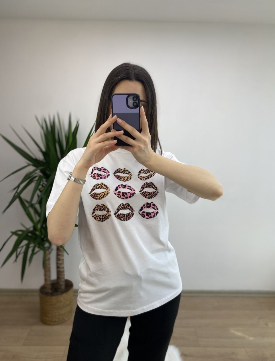 Beyaz Öpücük Baskılı Tshirt - Görsel 2