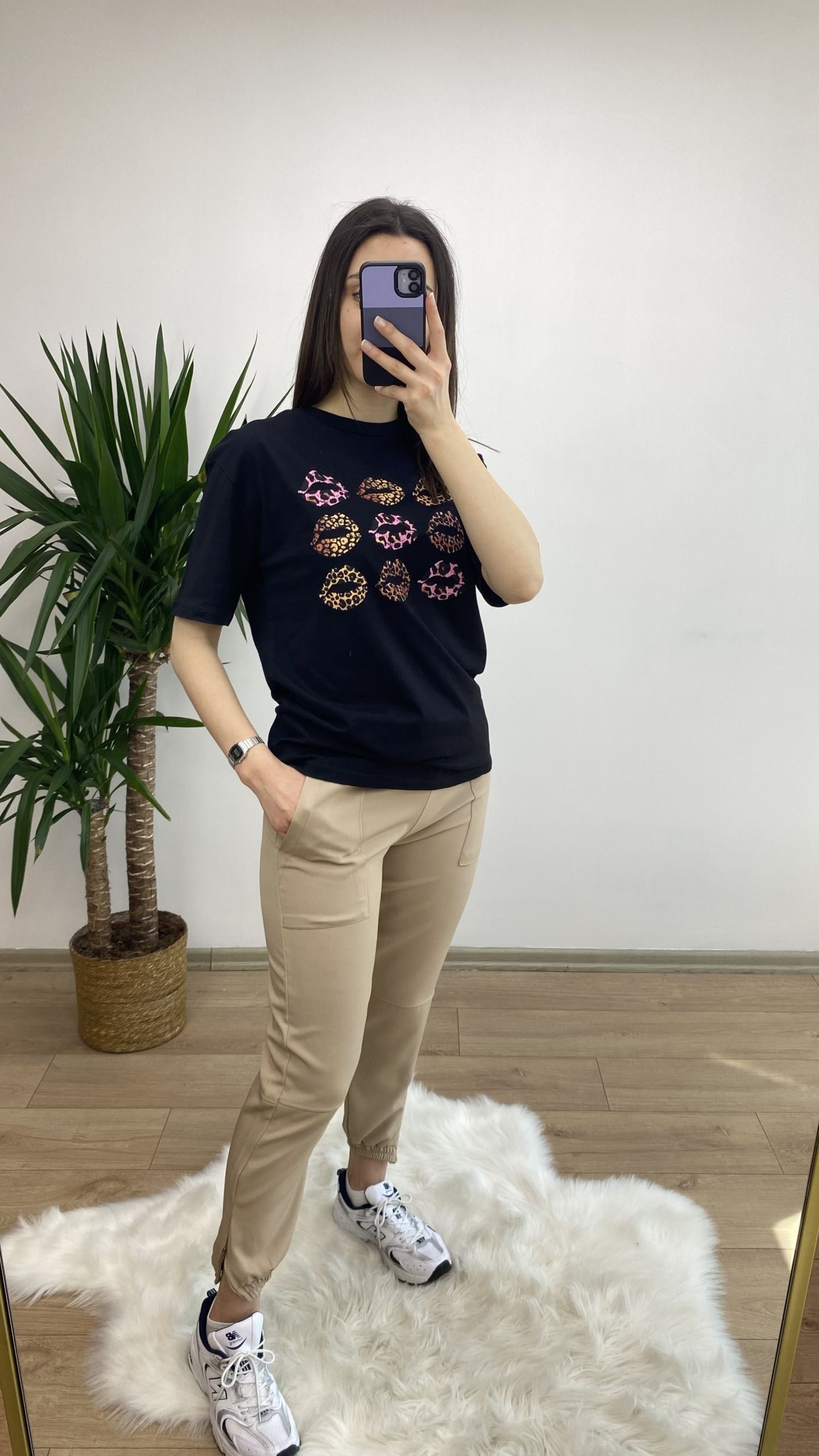 Siyah Öpücük Baskılı Tshirt - Görsel 2