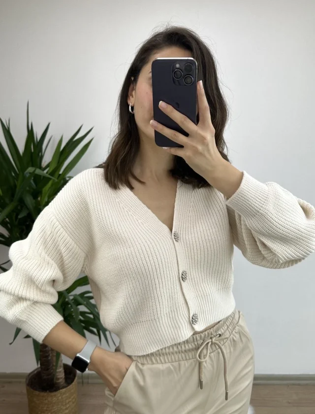 Ekru Taş Düğme Crop Hırka