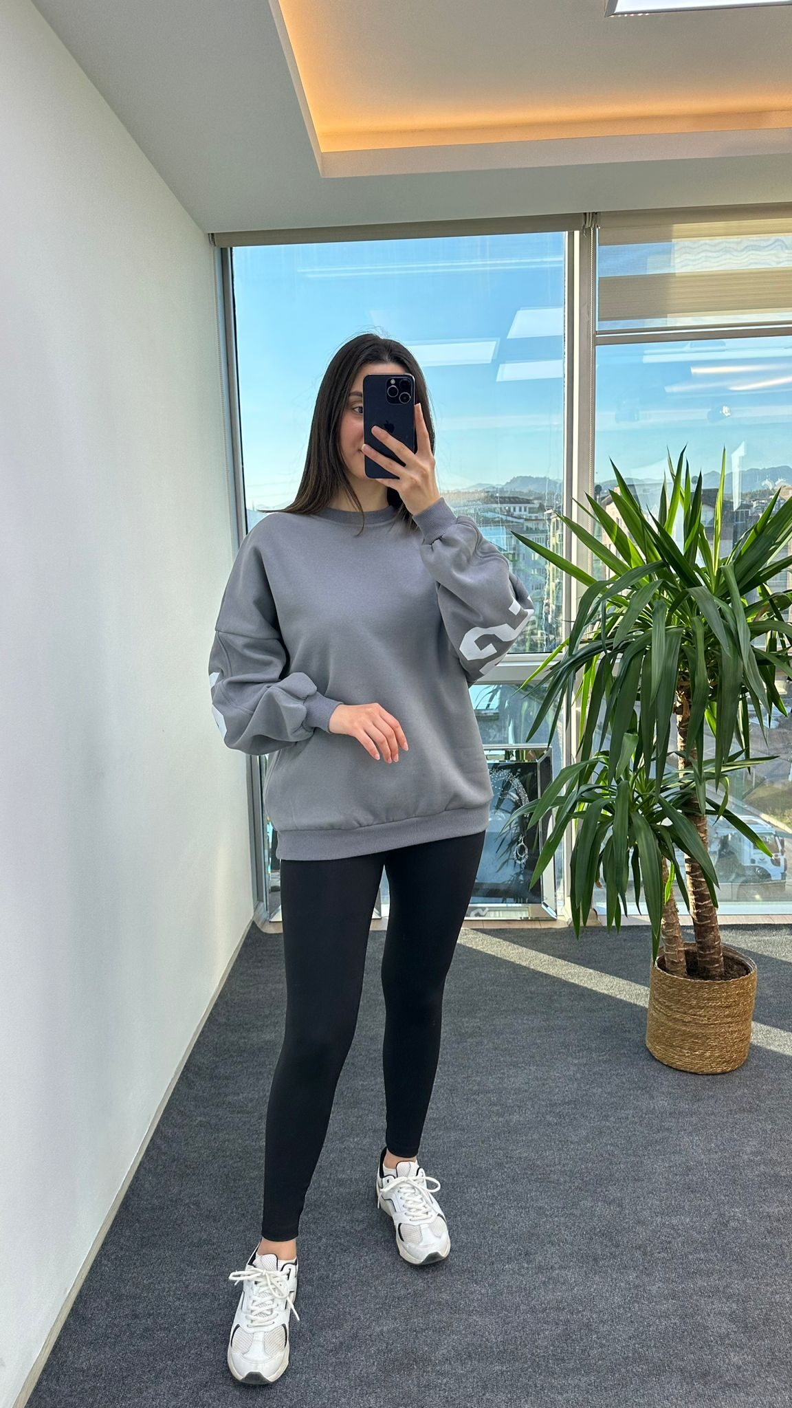 Gri Arkası Baskılı Sweat - Görsel 3