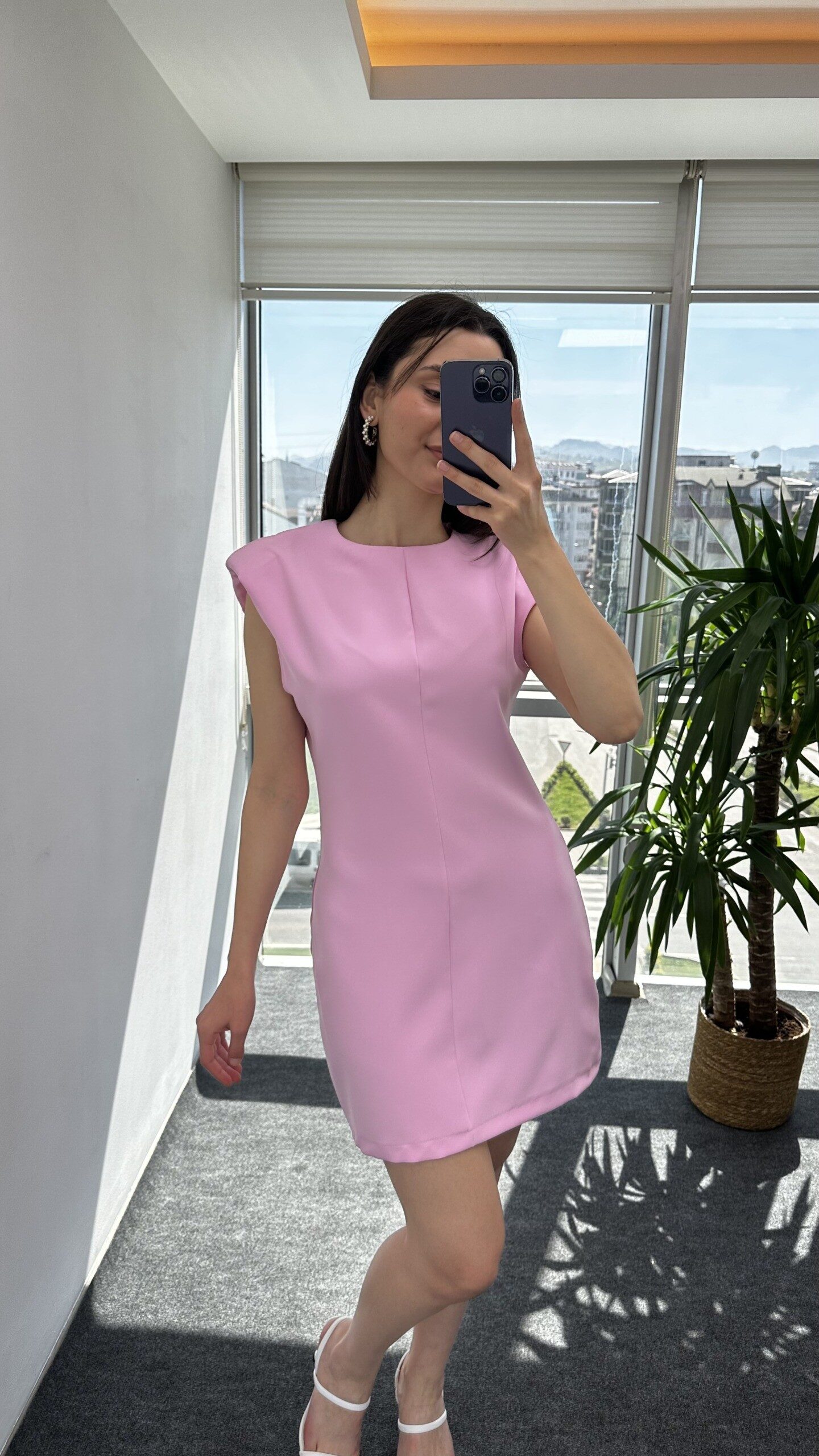 Pembe Vatkalı Kısa Elbise - Görsel 4
